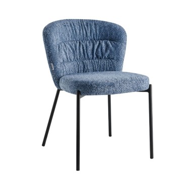 Sedia Cami in tessuto teddy azzurro polvere: un connubio di design e comfort
